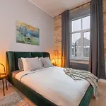 Center Hideaway - By Innorental *