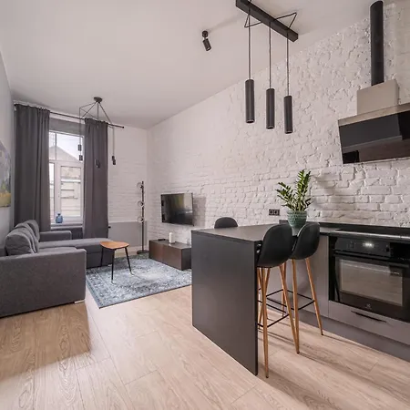 Center Hideaway - By Innorental