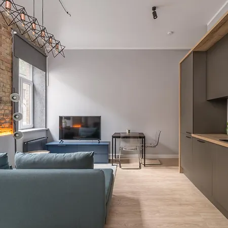 Center Hideaway - By Innorental