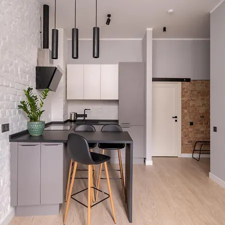 Center Hideaway - By Innorental